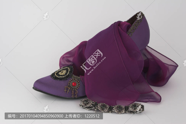 優(yōu)雅的鞋；圍巾和手鐲