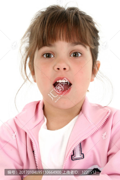美麗的小女孩震驚的表情