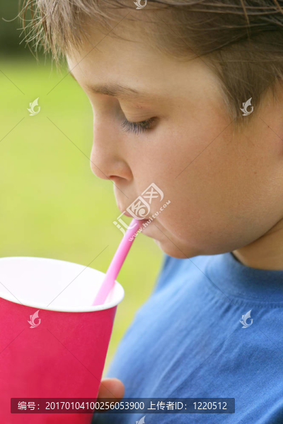 喝一杯奶昔