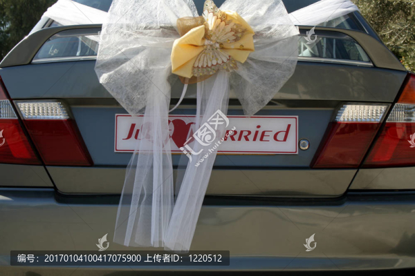 剛剛結(jié)婚
