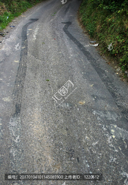 車道剎車痕跡