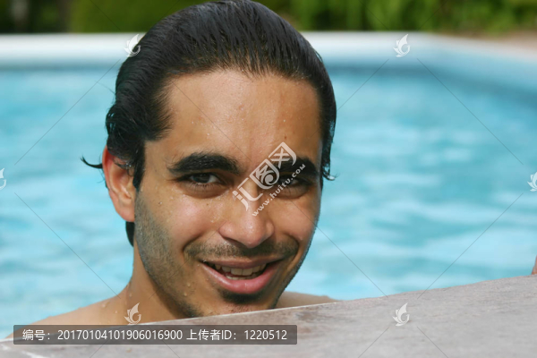 夏天的游泳池