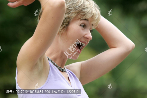 年輕女人的尖叫