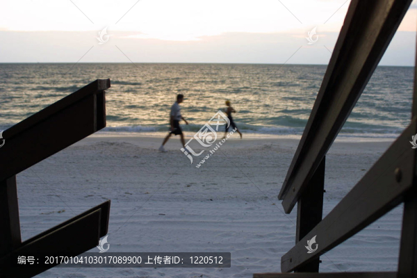 日落海灘跑