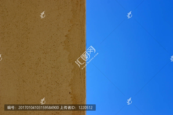 半墻半天空