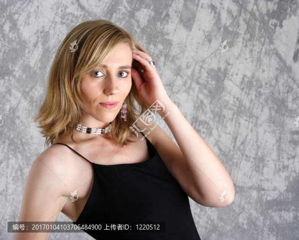金發(fā)女子4