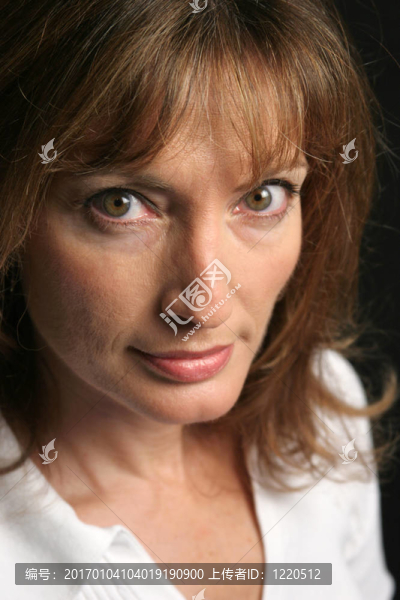 炯炯有神的眼睛