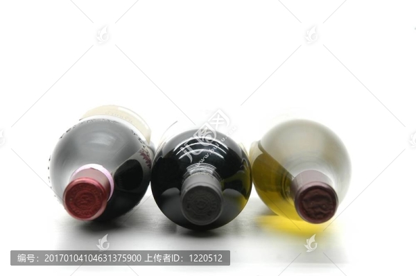 三瓶葡萄酒