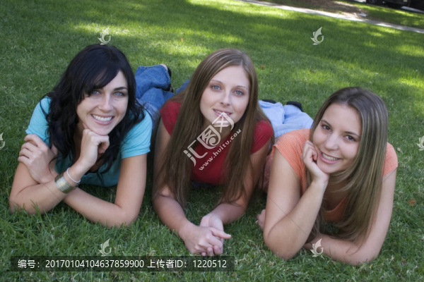 微笑的女人-匯圖網(wǎng) www.fosd68.com 微笑的女人