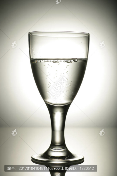 水