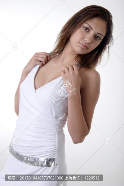 穿著白色衣服的女人