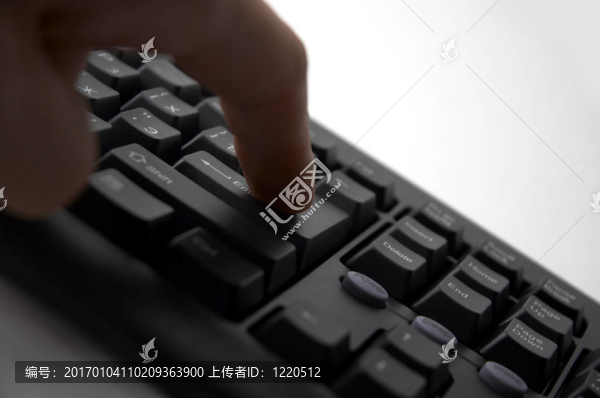 在底部的手指