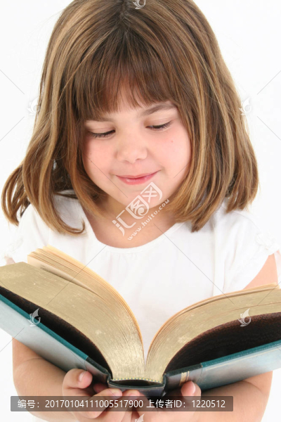 快樂的女孩與大的書