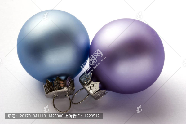 藍(lán)色和淡紫色圣誕裝飾品