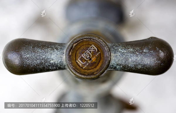 老Rusty,Faucet