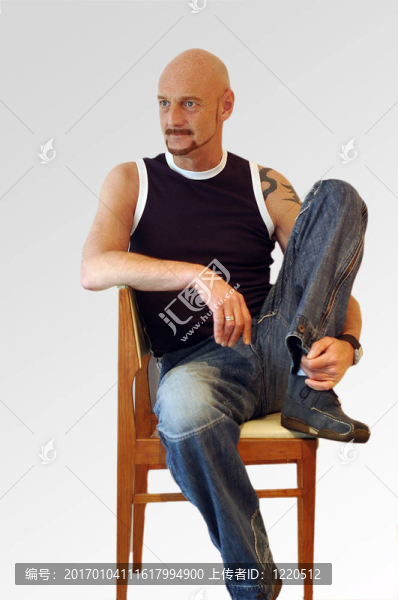 男人隨便看看。
