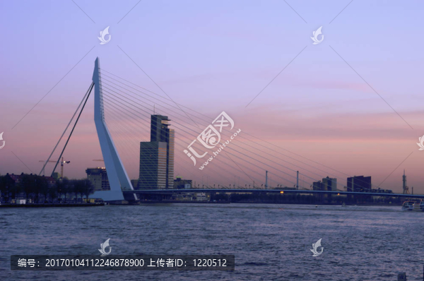 天鵝橋。
