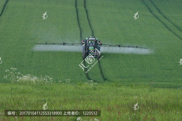 田間拖拉機