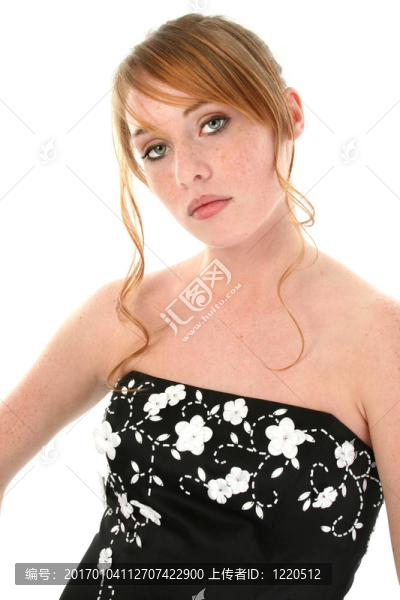 漂亮的十四歲女孩穿著正式的服裝