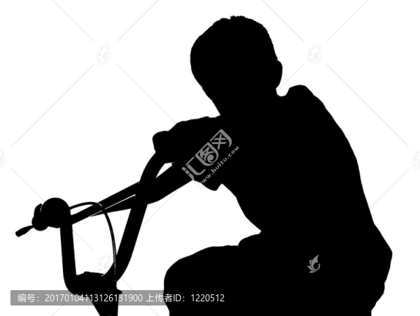 男孩騎自行車