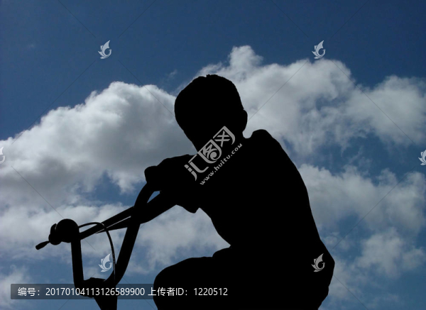 男孩騎自行車-匯圖網(wǎng) www.fosd68.com 男孩騎自行車