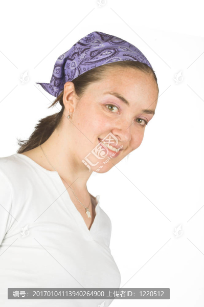 美麗的微笑與頭巾的女孩