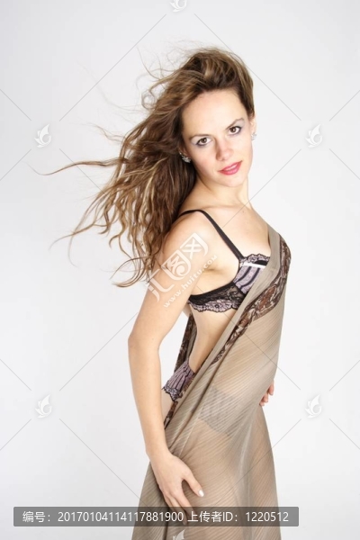黑發(fā)美女7