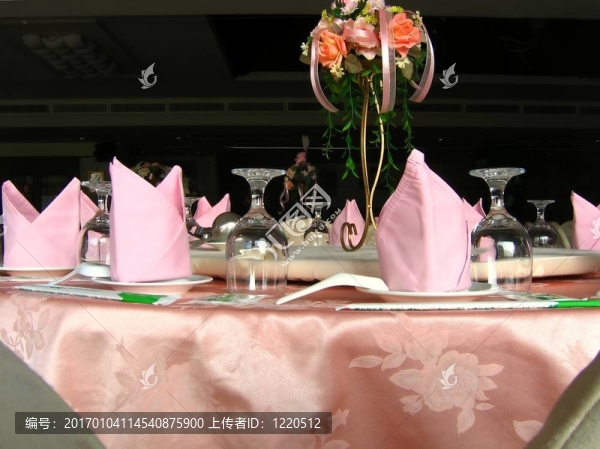 優(yōu)雅的餐桌
