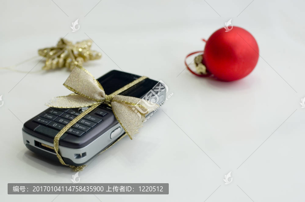 手機(jī)和圣誕球