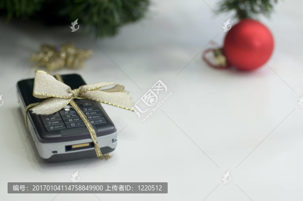 手機(jī)和圣誕球