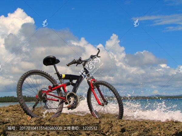 海灘上的山地自行車(chē)