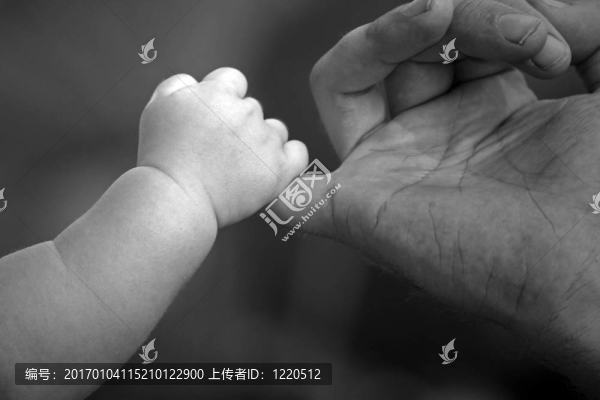 寶寶抱著