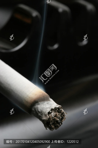 香煙在煙灰缸