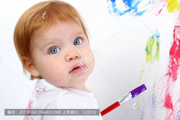 小女孩的畫
