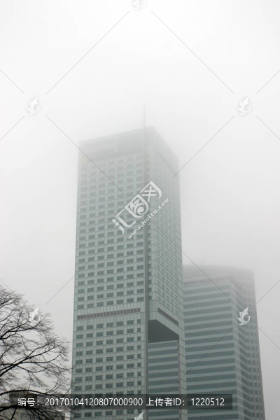 在霧scyscrapers