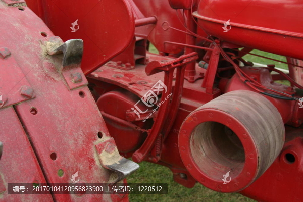 紅拖拉機(jī)