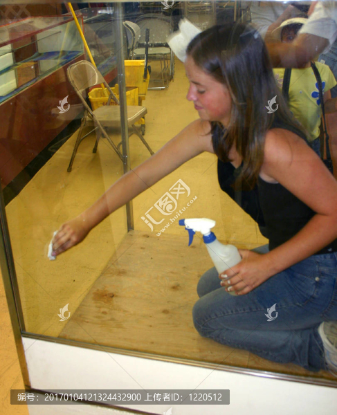 女孩Cleaning,Glass