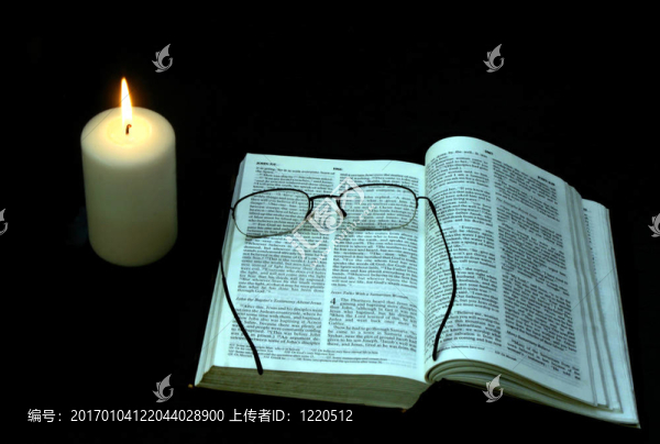 晚上學(xué)習圣經(jīng)