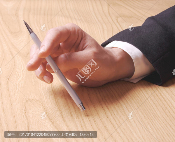 手握筆