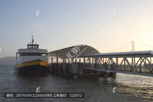 早晨的通勤渡輪