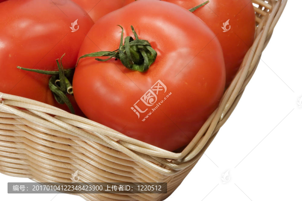 籃子與西紅柿在白色背景與剪輯路徑