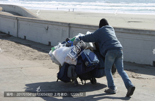 在海灘上無家可歸