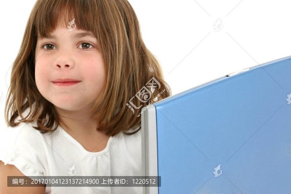 女孩的筆記本電腦