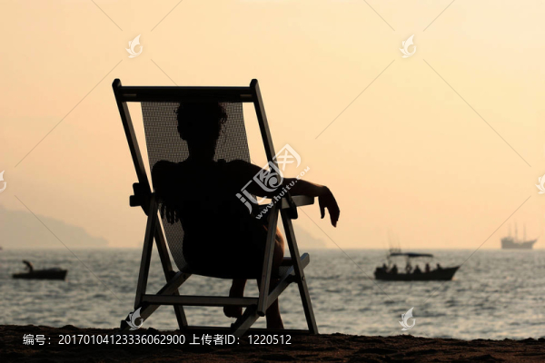 海洋中的女人