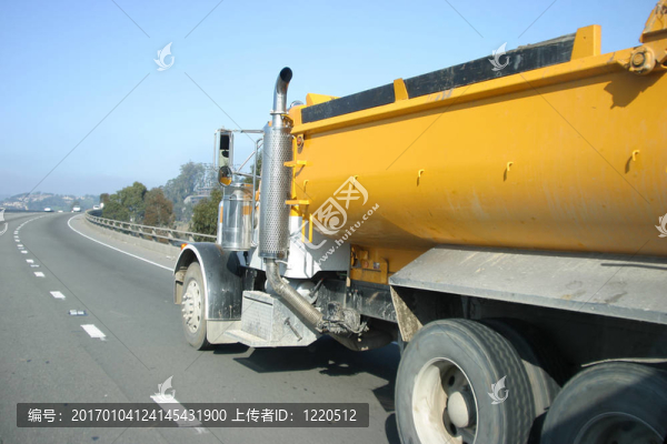 高速公路的車