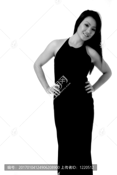 穿著黑衣服的漂亮女人