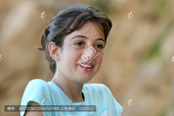 有雀斑的女孩