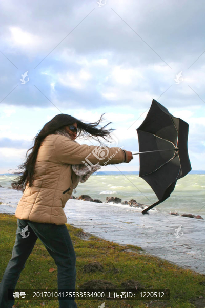暴風雨的天氣
