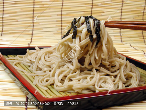 蕎麥面和筷子
