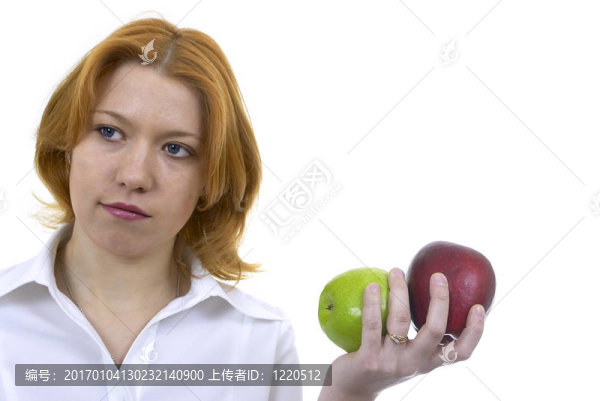 兩個(gè)蘋果的女人